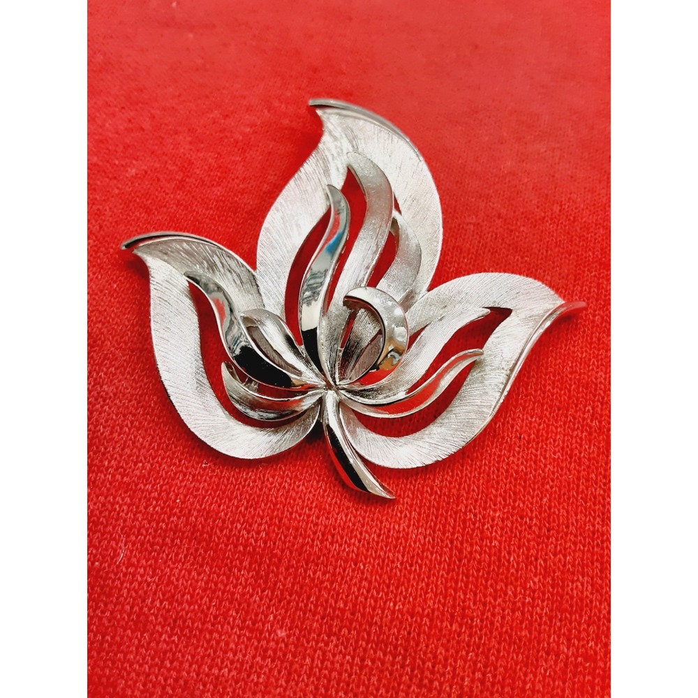 Vintage Crown Trifari Brooch Leaf Mixed Shiny Matte Silver tone